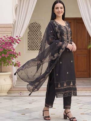women ethnic motifs embroidered regular thread work kurta with trousers & with dupatta 1
