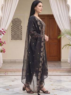 women ethnic motifs embroidered regular thread work kurta with trousers & with dupatta 3