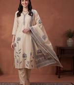 women floral printed regular kurta with trousers & with dupatta