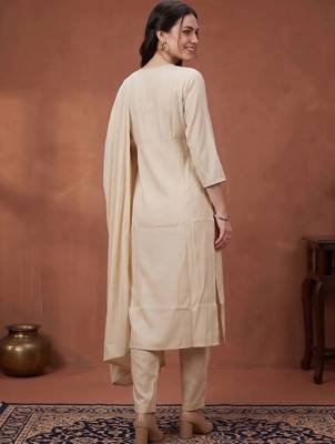 women floral printed regular kurta with trousers & with dupatta 4