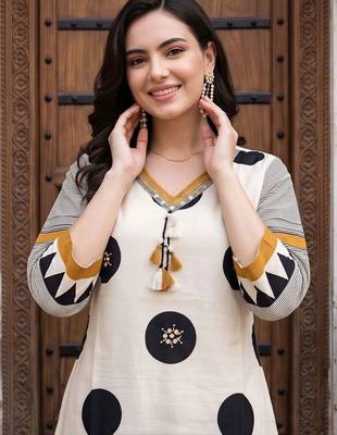 women printed regular cotton kurta with trousers & with dupatta 3
