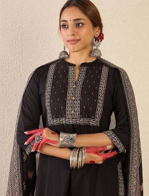 women ethnic motifs embroidered regular thread work cotton kurta with trousers & with dupatta 4