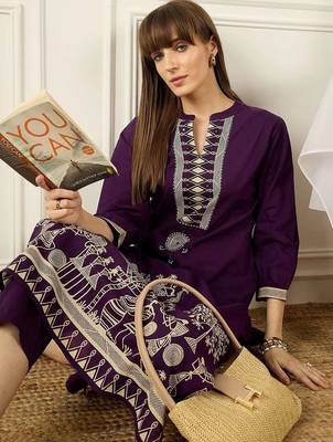 women ethnic motifs printed regular cotton kurta with trousers 4