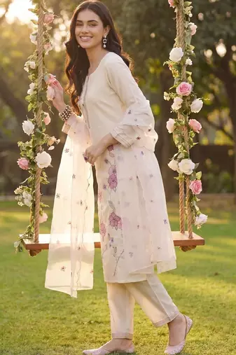 women floral embroidered regular thread work kurta with trousers & with dupatta
