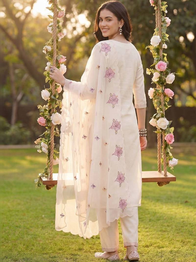 women floral embroidered regular thread work kurta with trousers & with dupatta