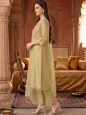 women ethnic motifs embroidered regular thread work kurta with trousers & with dupatta 3