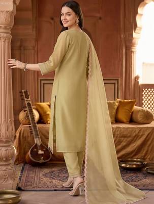 women ethnic motifs embroidered regular thread work kurta with trousers & with dupatta 4