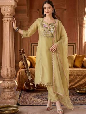 women ethnic motifs embroidered regular thread work kurta with trousers & with dupatta 6