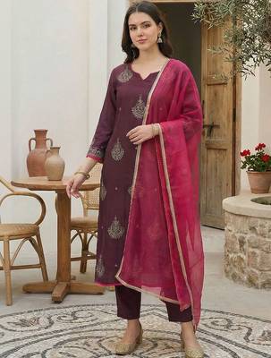 women ethnic motifs embroidered regular liva kurta with trousers & with dupatta 2