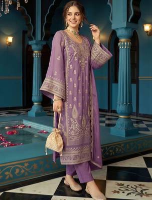 women ethnic motifs embroidered regular kurta with trousers & with dupatta 3