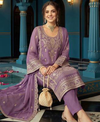 women ethnic motifs embroidered regular kurta with trousers & with dupatta 5