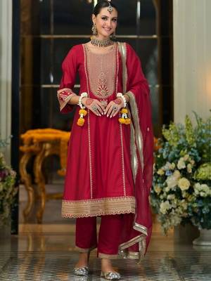 women ethnic motifs embroidered regular kurta with trousers & with dupatta 1