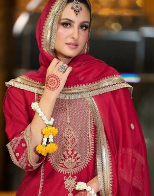 women ethnic motifs embroidered regular kurta with trousers & with dupatta 2