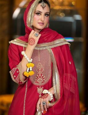 women ethnic motifs embroidered regular kurta with trousers & with dupatta 5