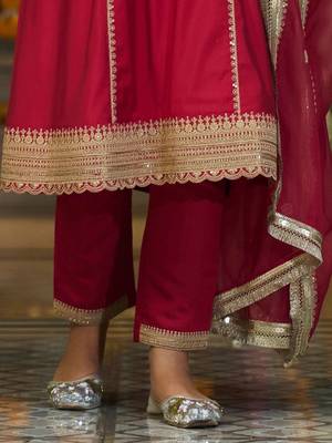 women ethnic motifs embroidered regular kurta with trousers & with dupatta 6