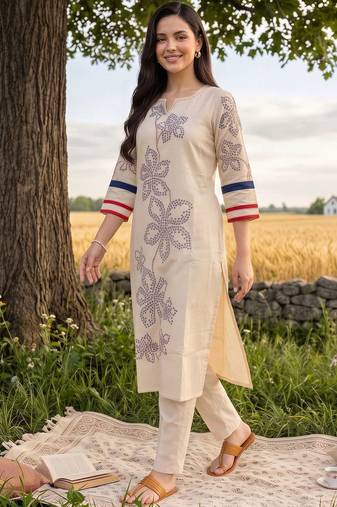 women floral printed regular kurta with trousers