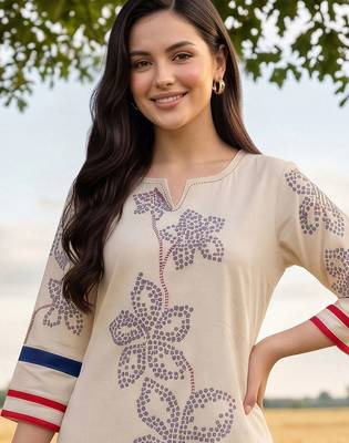 women floral printed regular kurta with trousers 2