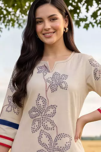 women floral printed regular kurta with trousers