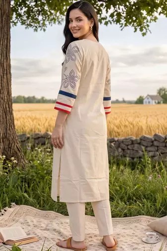 women floral printed regular kurta with trousers