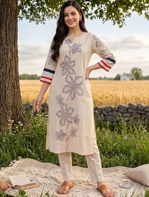 women floral printed regular kurta with trousers 6