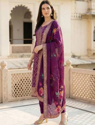 women ethnic motifs regular kurta with trousers & with dupatta 3