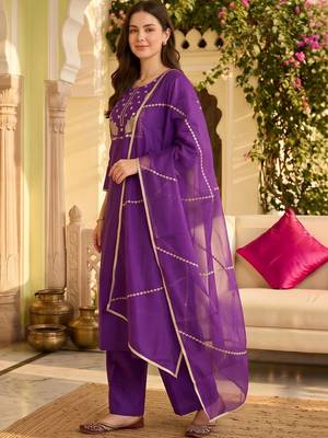 women ethnic motifs embroidered regular thread work liva kurta with palazzos & with dupatta 3