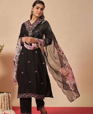 women ethnic motifs embroidered regular thread work kurta with trousers & with dupatta 1