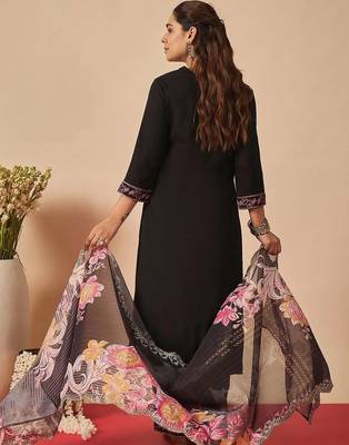 women ethnic motifs embroidered regular thread work kurta with trousers & with dupatta 5