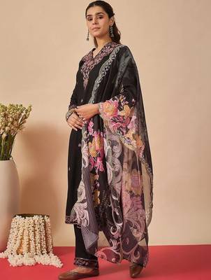 women ethnic motifs embroidered regular thread work kurta with trousers & with dupatta 6