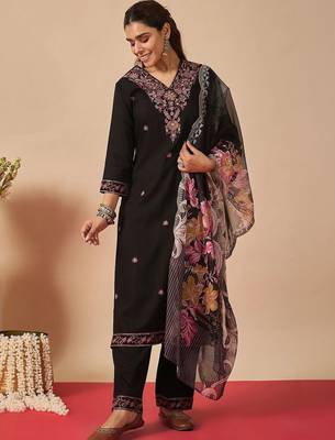 women ethnic motifs embroidered regular thread work kurta with trousers & with dupatta 7