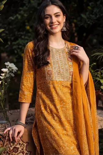 women ethnic motifs printed regular thread work cotton kurta with trousers & with dupatta