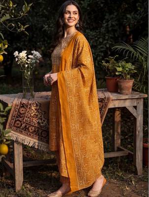 women ethnic motifs printed regular thread work cotton kurta with trousers & with dupatta 3