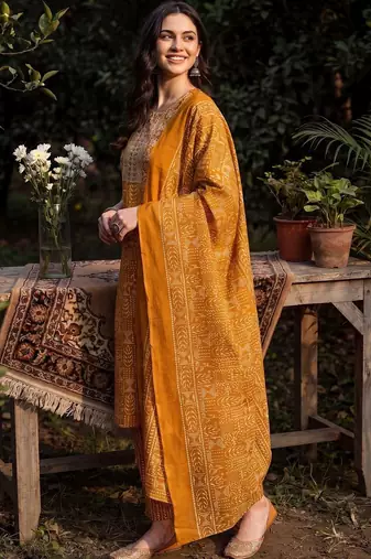women ethnic motifs printed regular thread work cotton kurta with trousers & with dupatta