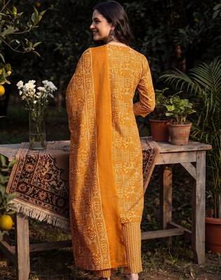 women ethnic motifs printed regular thread work cotton kurta with trousers & with dupatta 4