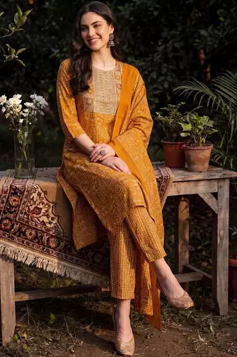 women ethnic motifs printed regular thread work cotton kurta with trousers & with dupatta