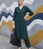 women regular kurta with trousers