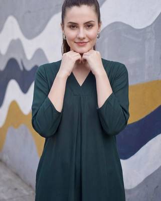 women regular kurta with trousers 3