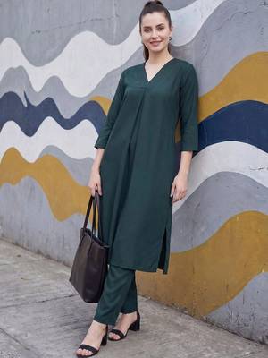 women regular kurta with trousers 4