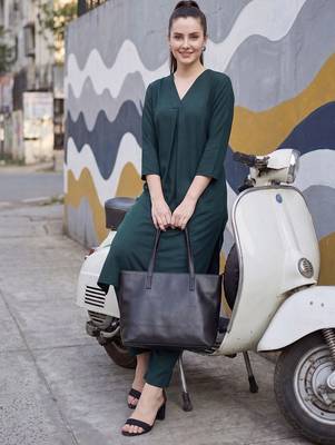 women regular kurta with trousers 5