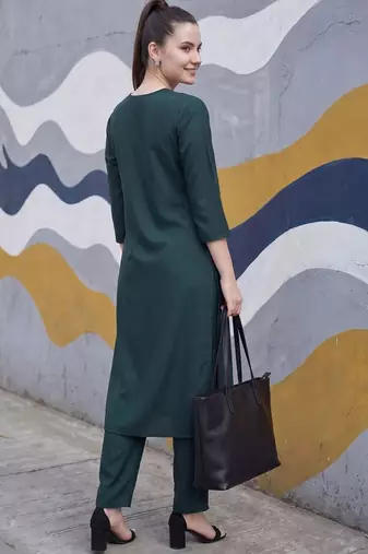 women regular kurta with trousers