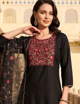 women ethnic motifs embroidered regular thread work kurta with trousers & with dupatta 2