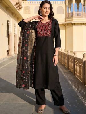women ethnic motifs embroidered regular thread work kurta with trousers & with dupatta 6