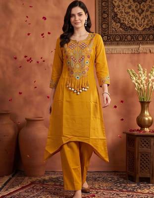 women ethnic motifs embroidered regular thread work kurta with trousers 1