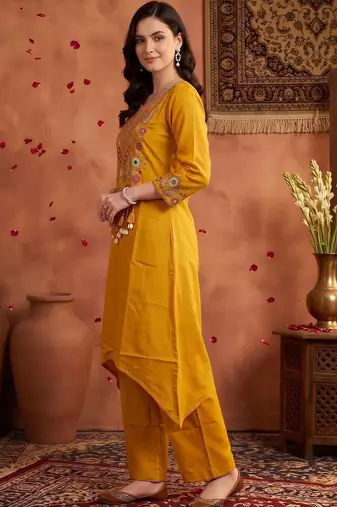 women ethnic motifs embroidered regular thread work kurta with trousers