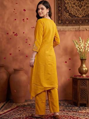 women ethnic motifs embroidered regular thread work kurta with trousers 4