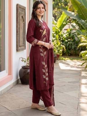 women ethnic motifs embroidered regular thread work cotton kurta with trousers & with dupatta 2