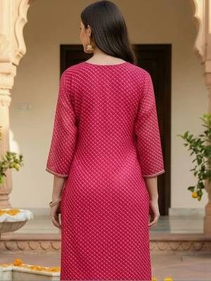 women printed regular sequinned kurta with trousers 7