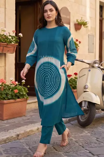 women dyed regular cotton kurta with trousers