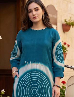 women dyed regular cotton kurta with trousers 2