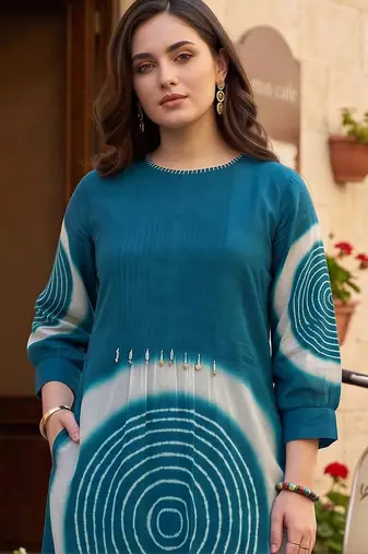 women dyed regular cotton kurta with trousers